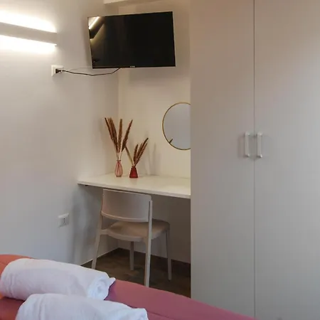 2 Bedroom Lovely In Апартаменты Чивитанова-Марке
